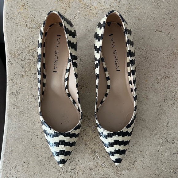 Via Spiga low kitten heel in black and white - Picture 3 of 14